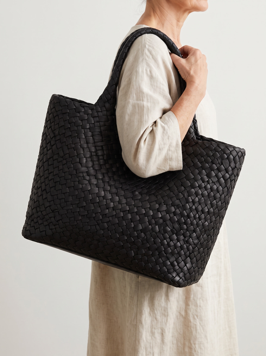 Lana Geflochtene Shopper-Tasche Anthrazit getragen