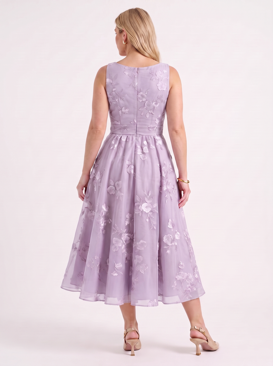 Cassie Midikleid in Wickeloptik mit floralem Muster