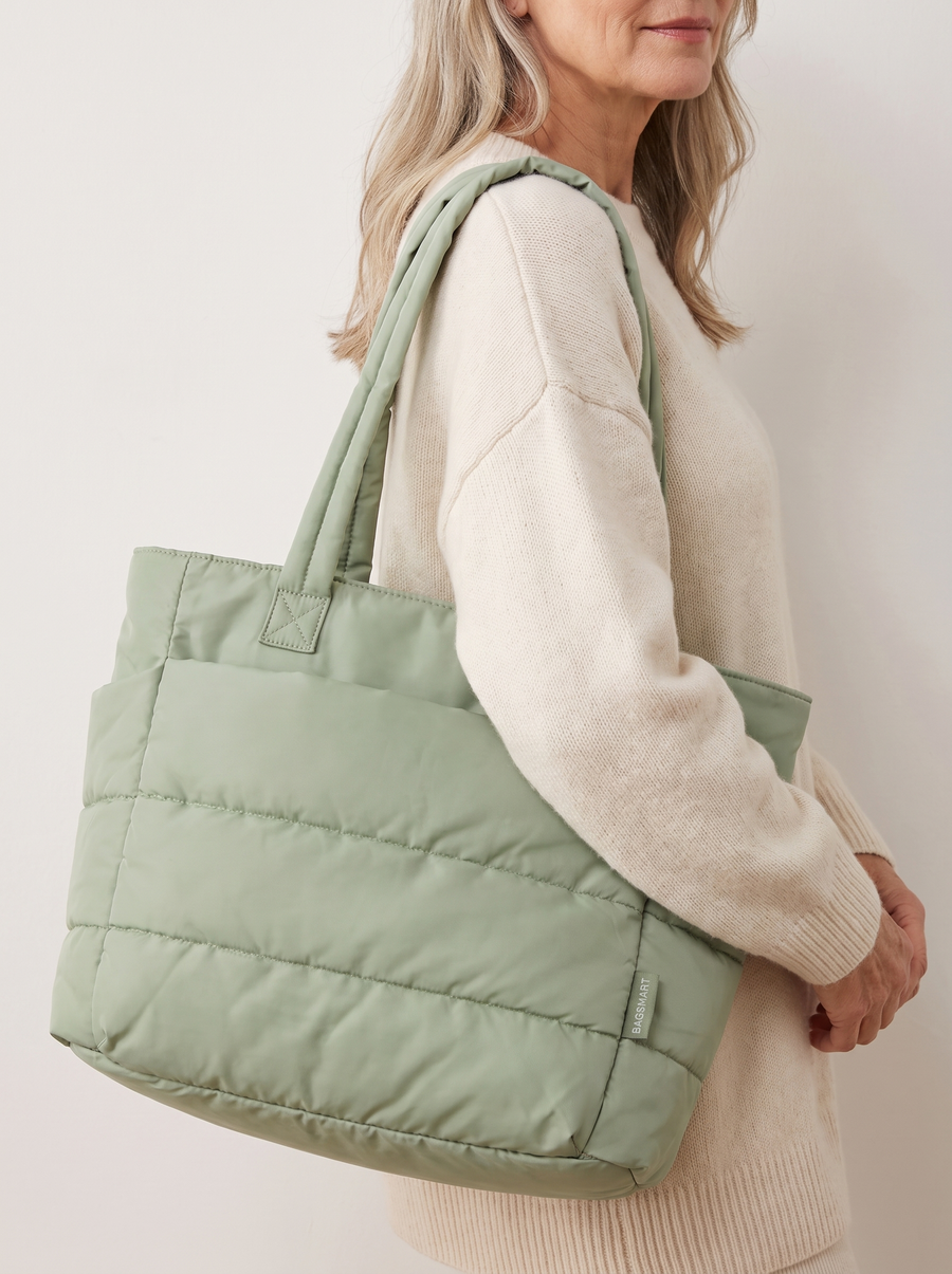La Maison Puff Gesteppte Schultertasche Grün getragen