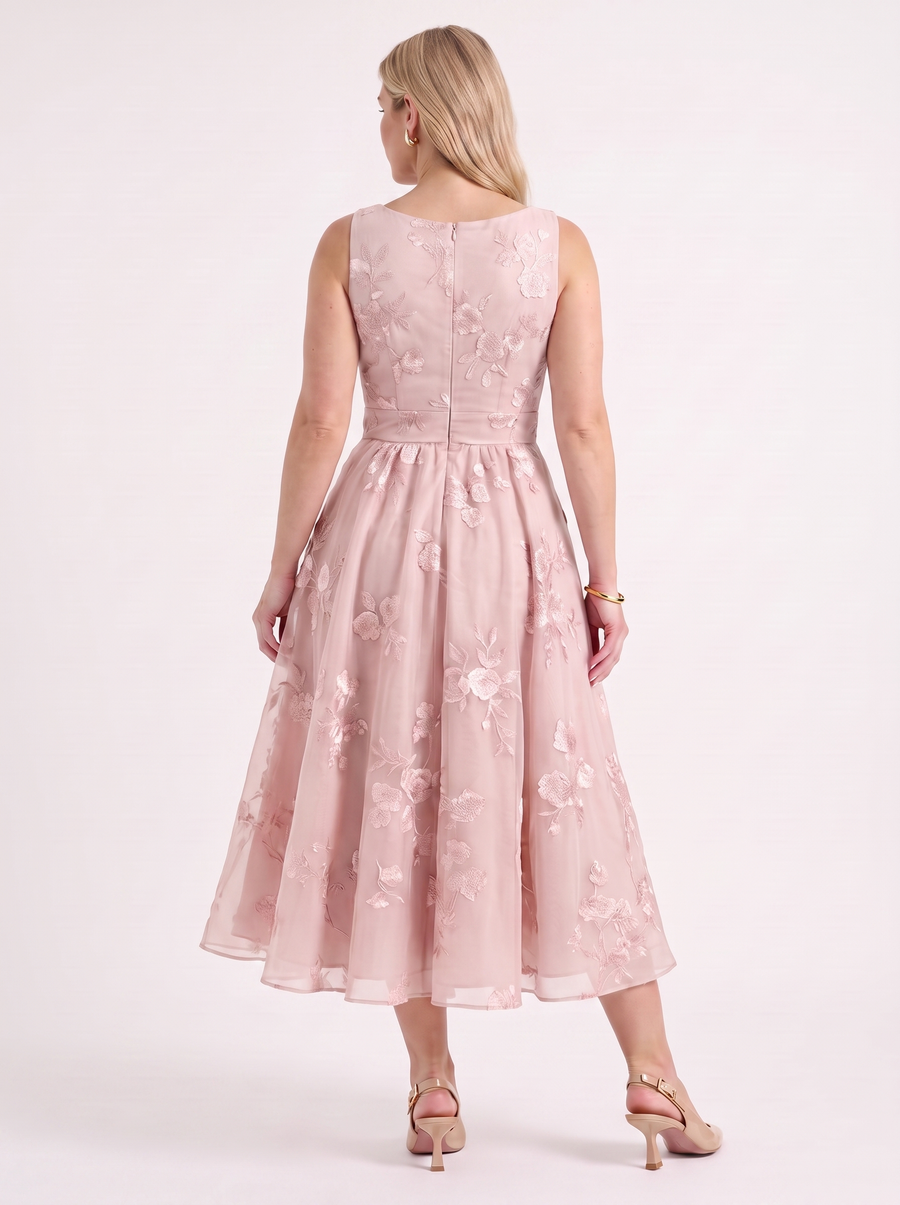 Cassie Midikleid in Wickeloptik mit floralem Muster