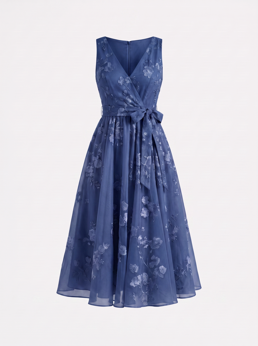 Cassie Midikleid in Wickeloptik mit floralem Muster