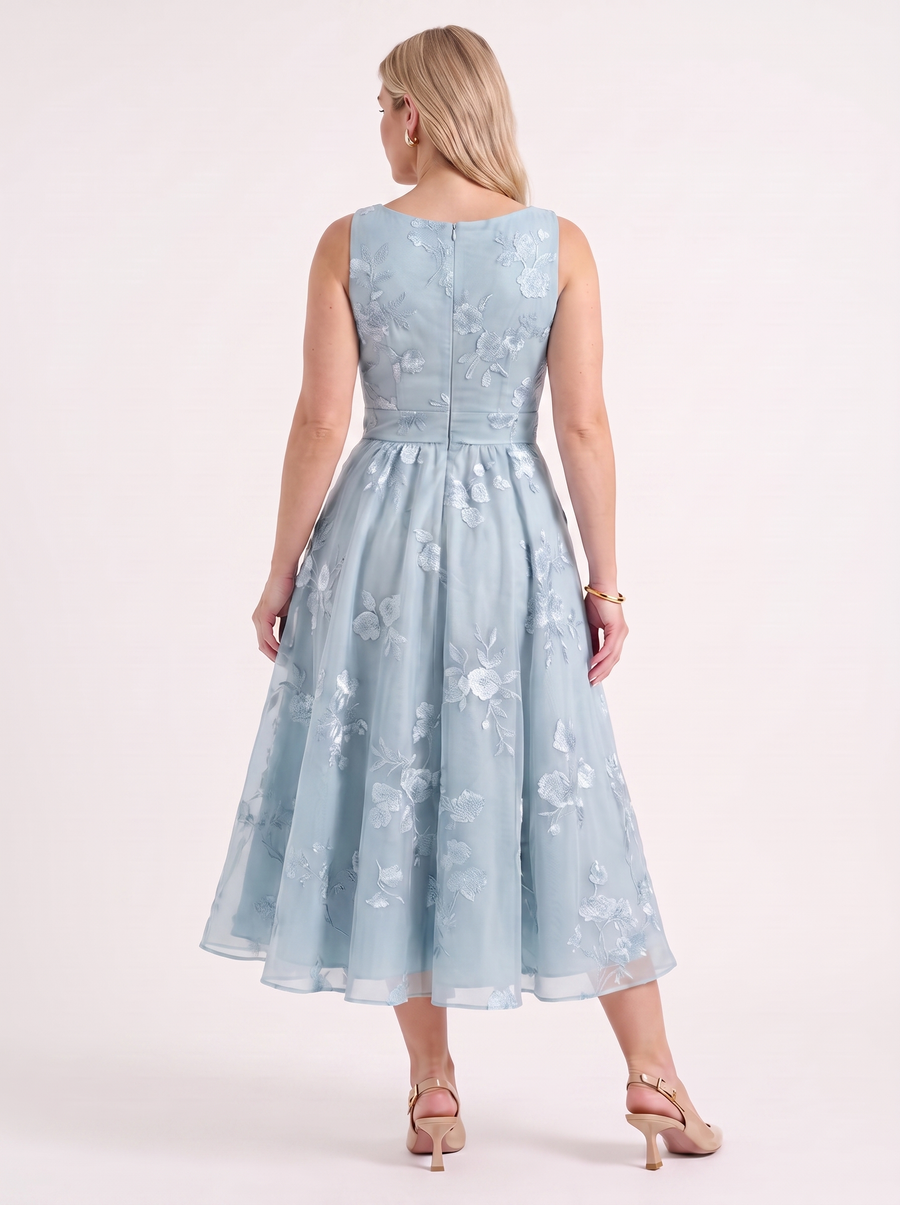 Cassie Midikleid in Wickeloptik mit floralem Muster