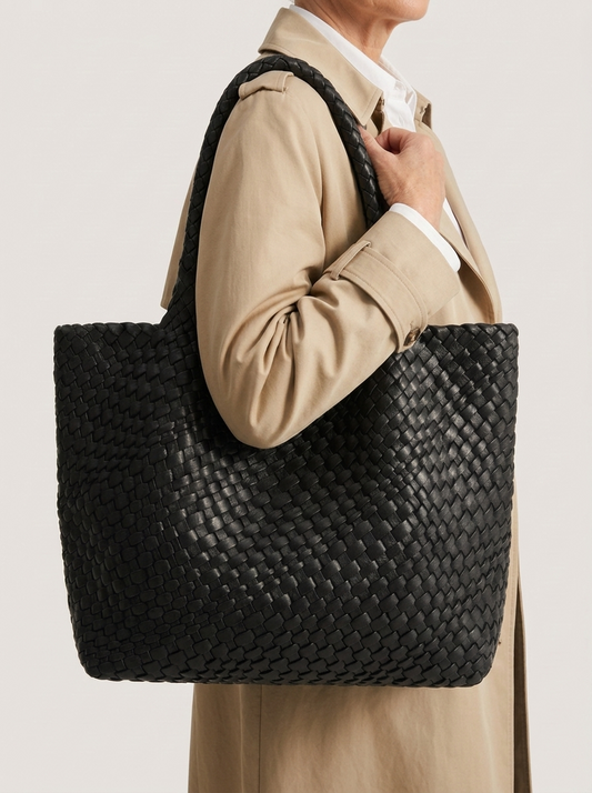 Geflochtene Henkeltasche aus gewebten Panels - Schwarz - Model